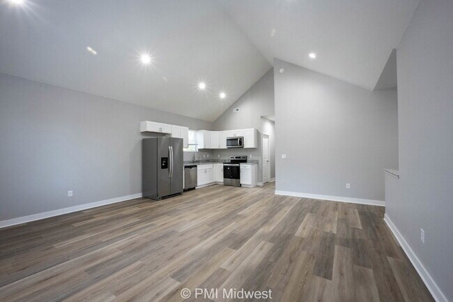 Building Photo - "Spacious & Modern 3-Bedroom Duplex on North Dexter Street – Your Perfect Indianapolis Retreat!"