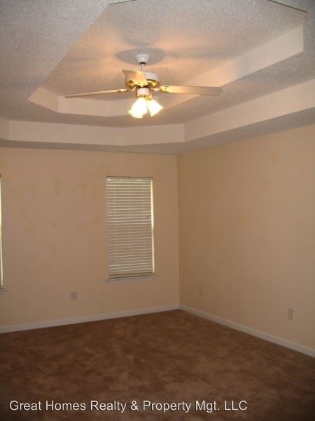 Building Photo - 5301 Meadows Lake Xing