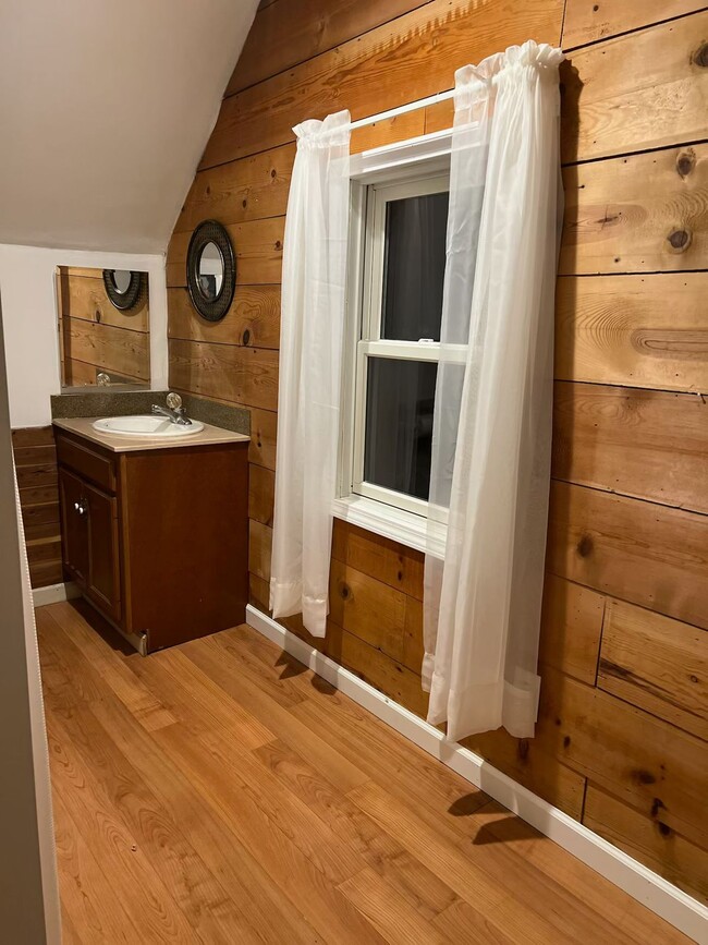 Building Photo - 9156 Elizabeth St