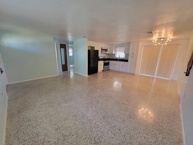 Building Photo - 13637 Maria Dr