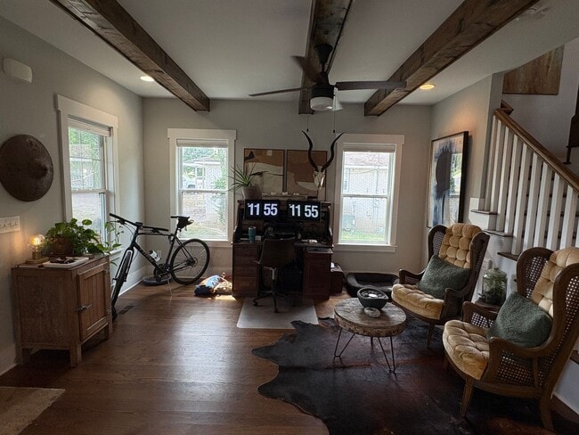 Building Photo - Beautiful and Spacious 3 Bedroom Home in E...
