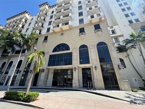 Building Photo - 1805 Ponce de Leon