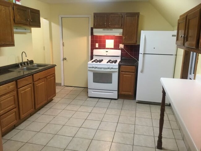Kitchen - 2819 11th Ave S