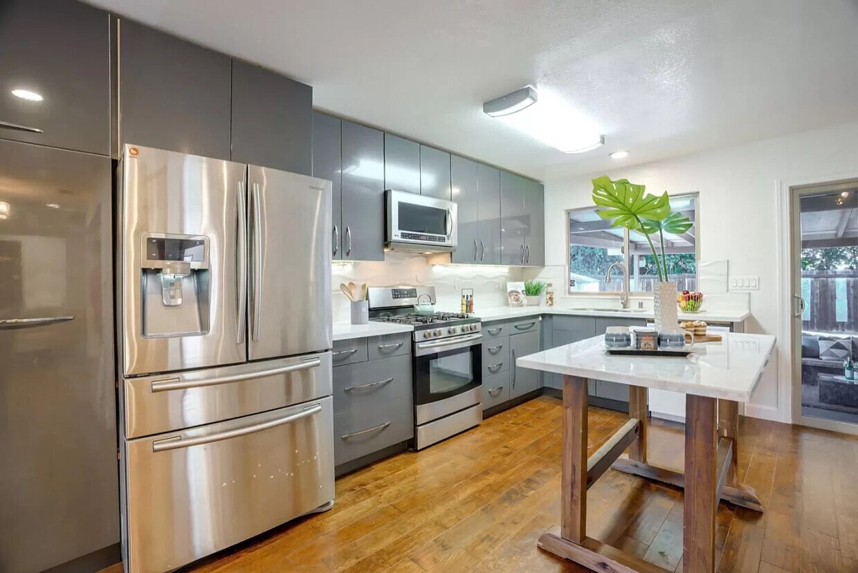 Foto principal - 3420 Woodside Ln