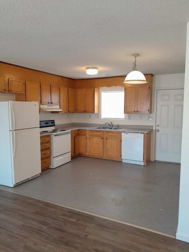 Building Photo - Teri Court Village