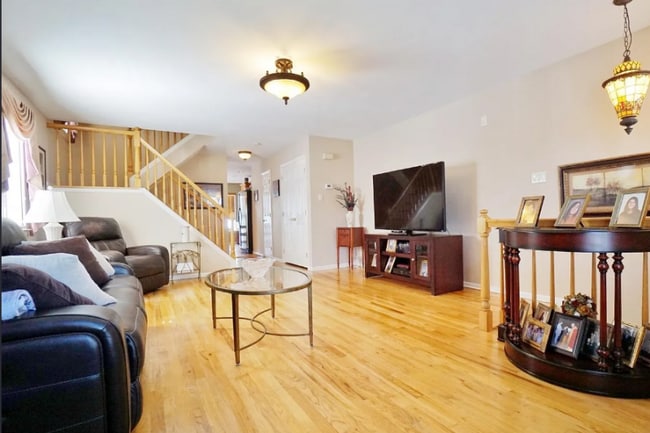 Building Photo - 21 Jumel St