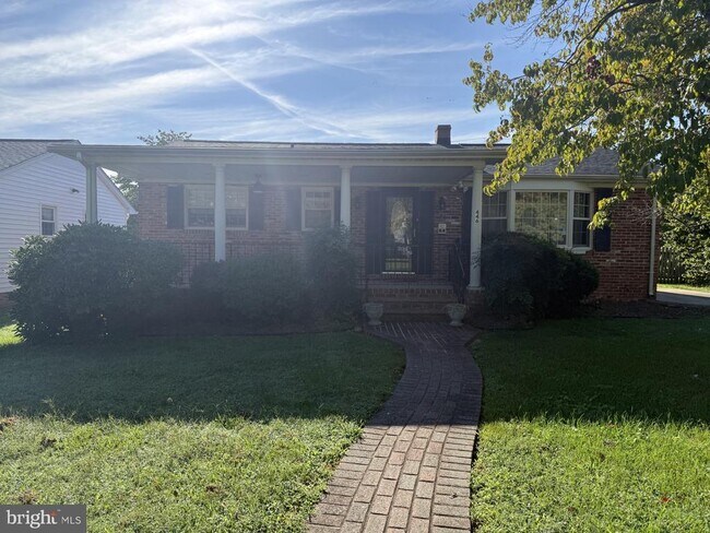 Foto del edificio - 446 Hanson Ave
