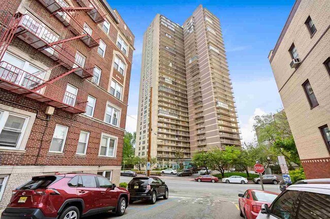 Foto del edificio - 6040 JFK Blvd E