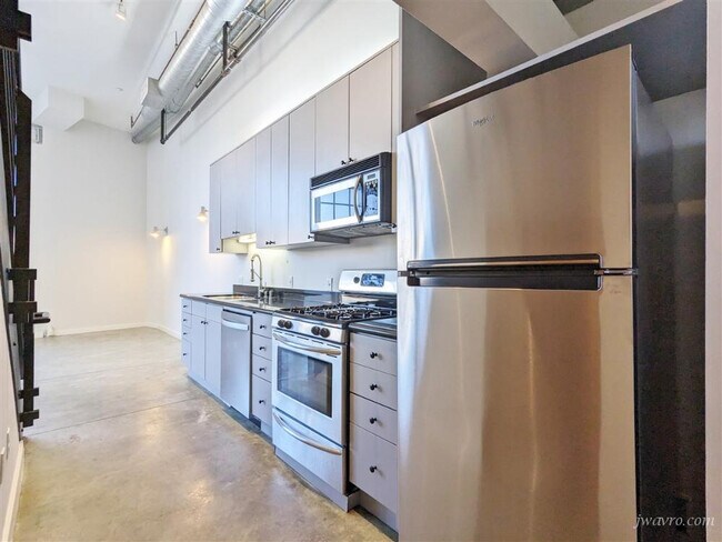 Building Photo - 60 Rausch St