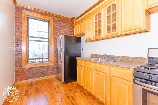 Foto del edificio - 1497 Carroll St