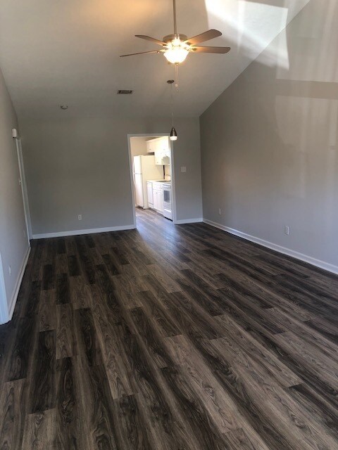Foto del edificio - 323 Greendale Pl