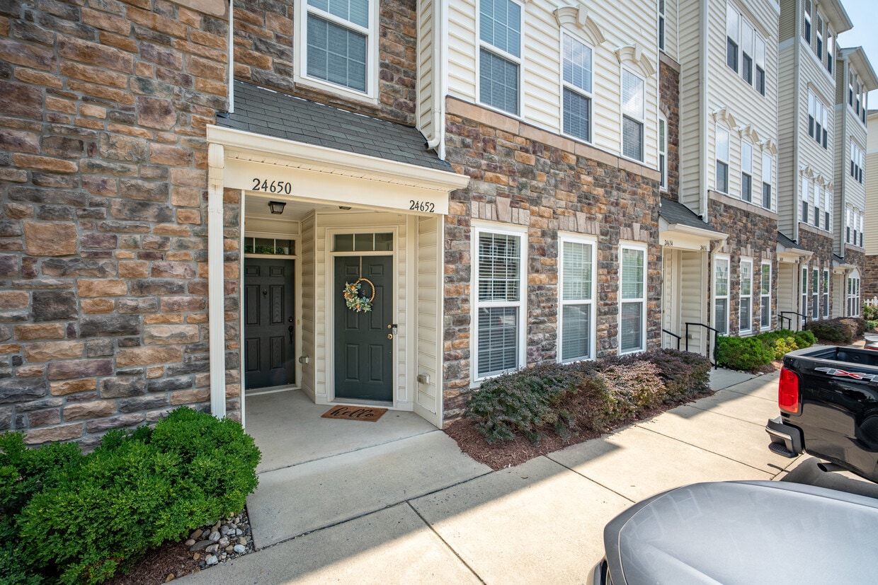 Photo - 24652 Byrne Meadow Square (Aldie, VA)