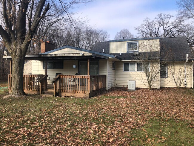 Building Photo - 3923 Pontiac Ave