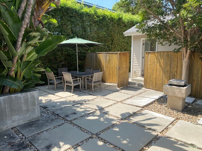 Foto del edificio - 2958 Exposition Blvd