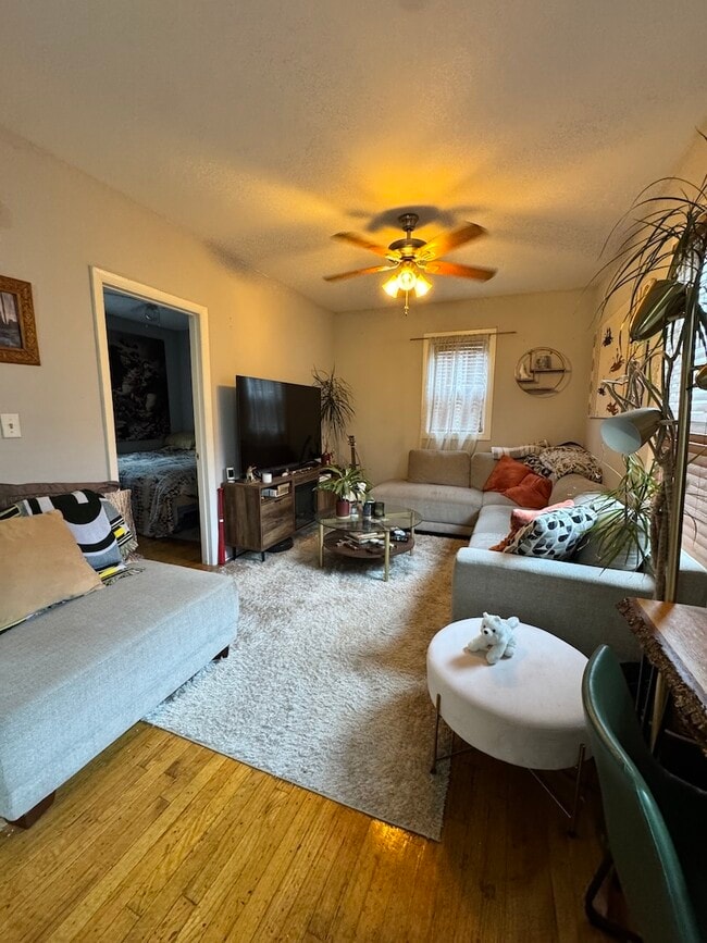 Building Photo - 2315 N Greenview Ave