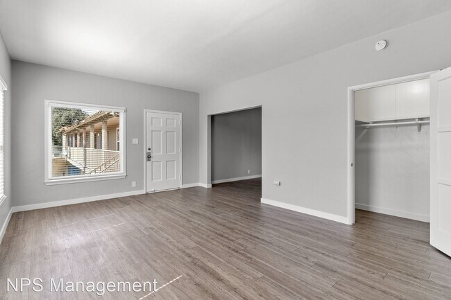 Building Photo - 1 br, 1 bath Apartment - 2010 Pine Avenue ...