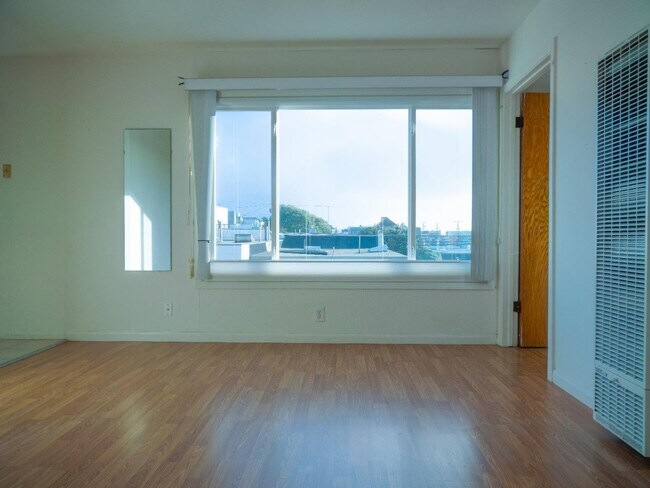 Building Photo - 1276 46th Ave