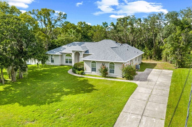 Building Photo - Beautiful 3-Bedroom Home with Private Setting & Open Floor Plan