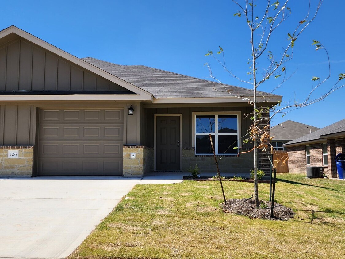 Primary Photo - 126 Wind Ridge