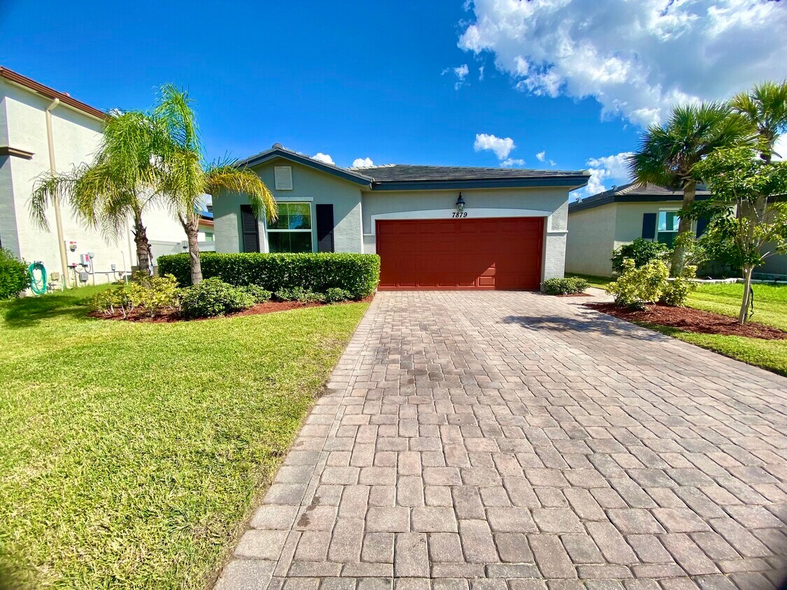 Foto principal - 7879 NW Greenbank Cir