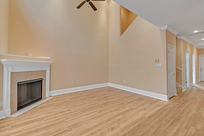 Foto del edificio - 102 Kendal Ct