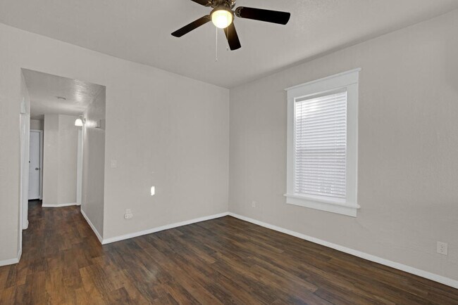 Foto del edificio - 408 Nino Aguilera St