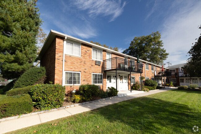 1233 Melville Road - Farmingdale Apartments