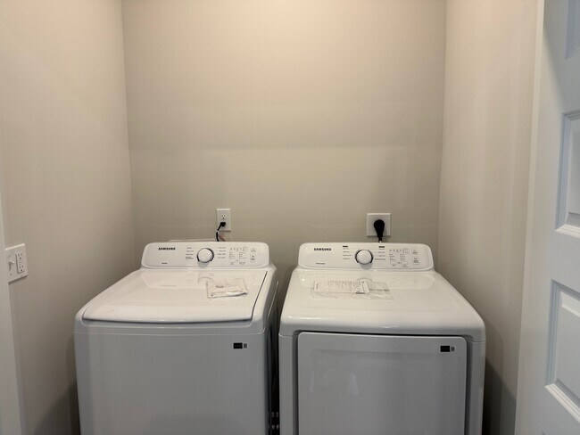 Building Photo - 1033 Arborwood Ln SW