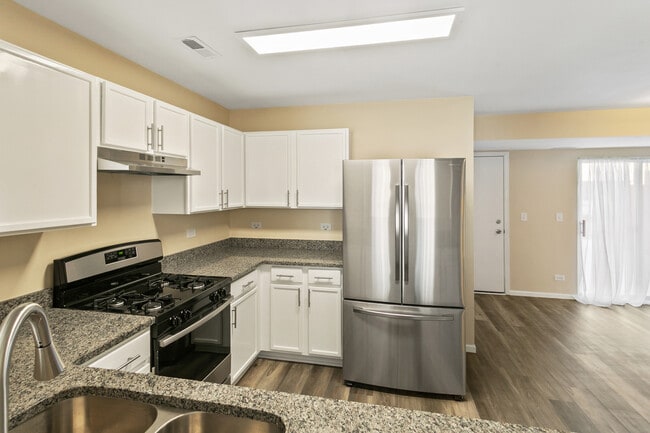 Building Photo - 924 Symphony Dr