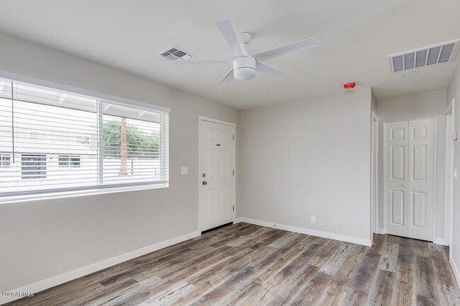 Building Photo - 1648 W Colter St