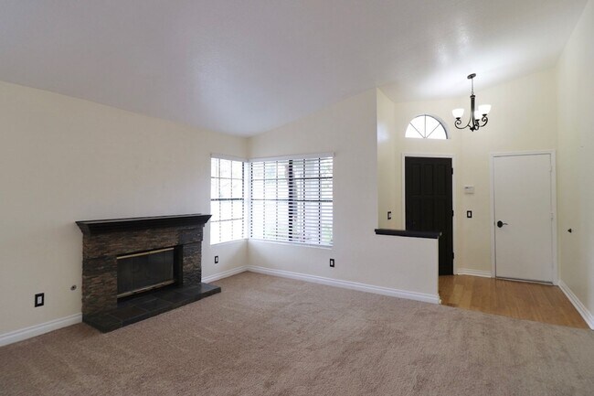 Foto del edificio - Welcome to this updated single-story 3-bedroom, 2-bath home located in the desirable Fairfield Mi...