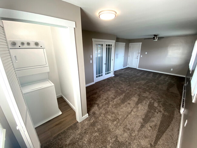 Bedroom Laundry - 150 Briar Ln