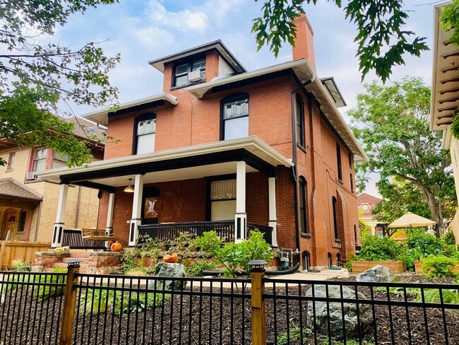 Photo - 1568 Vine St House