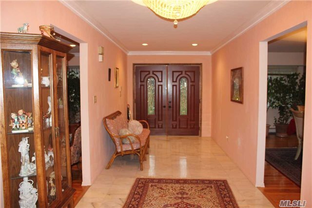 Foto del edificio - 19 Berry Hill Rd