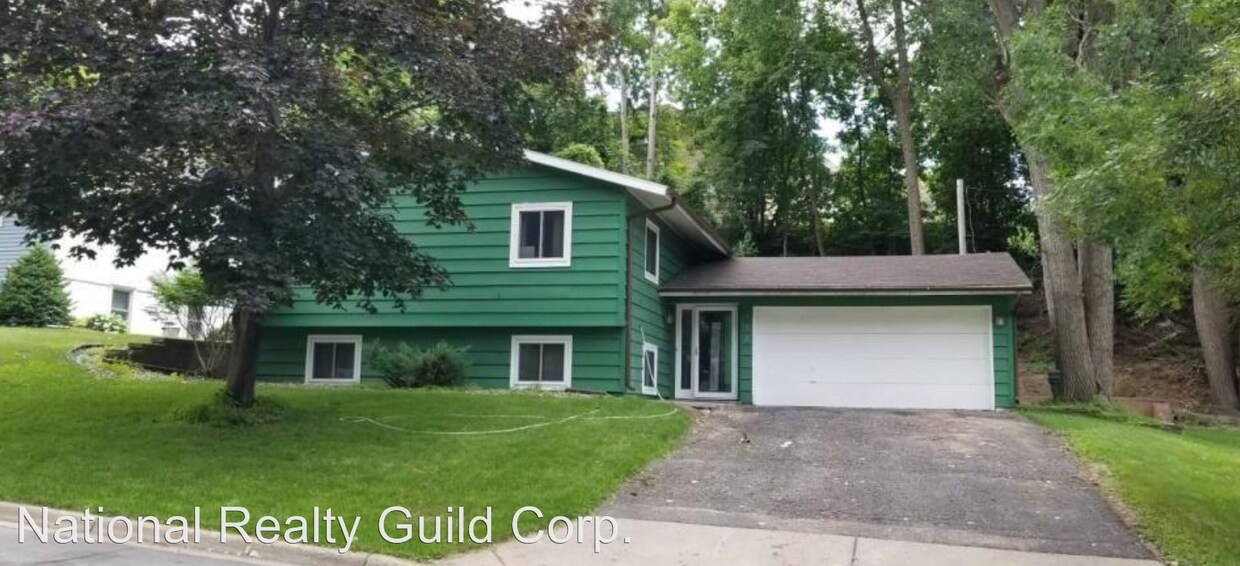 Primary Photo - 4 br, 2 bath House - 1XX Logan Ave W