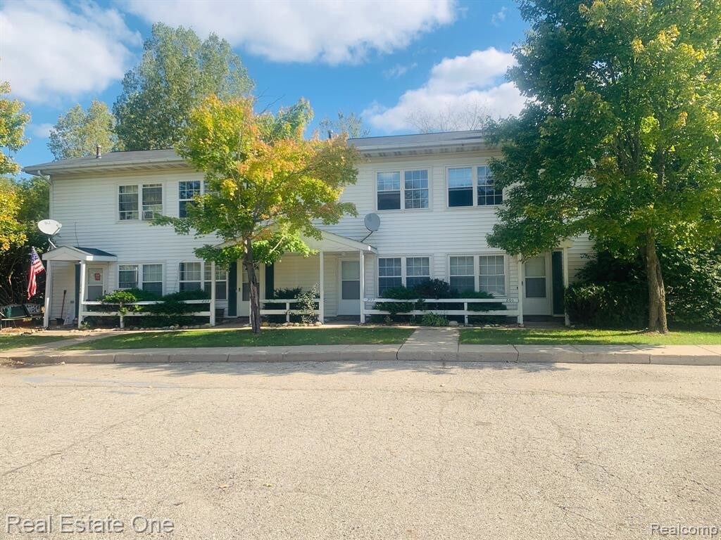 Primary Photo - 871 Elm St