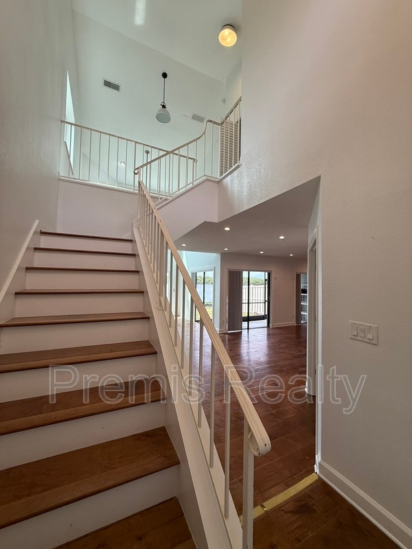 Building Photo - 1070 Sanibel Ct