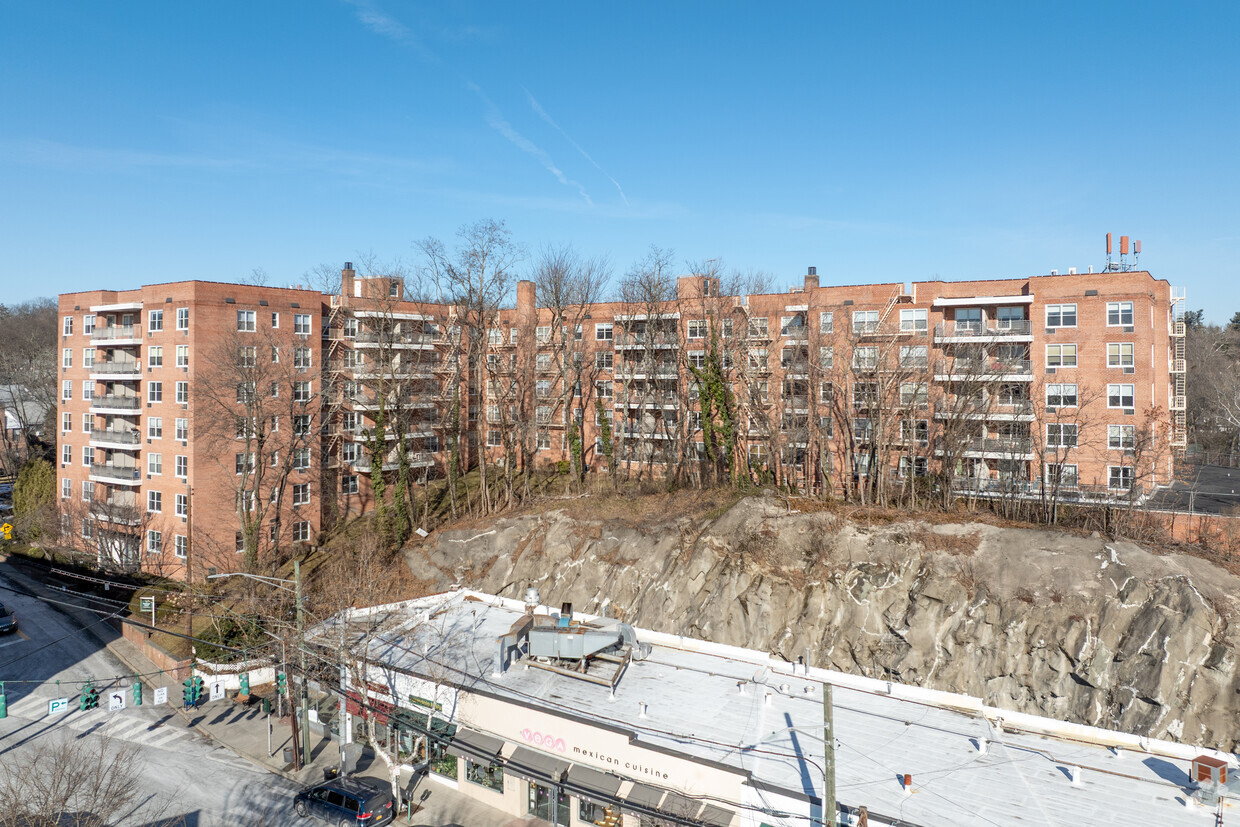 2 Rockledge Rd - Country Club Ridge