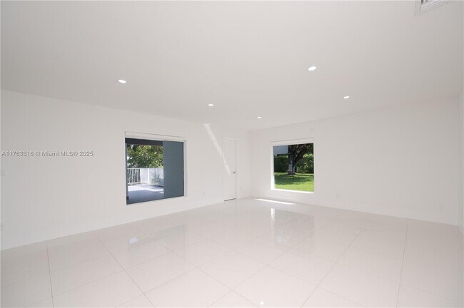 Foto del edificio - 6695 SW 96th St