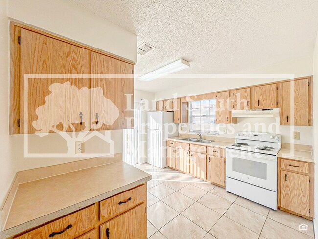 Foto del edificio - 5824 Charlton Dr