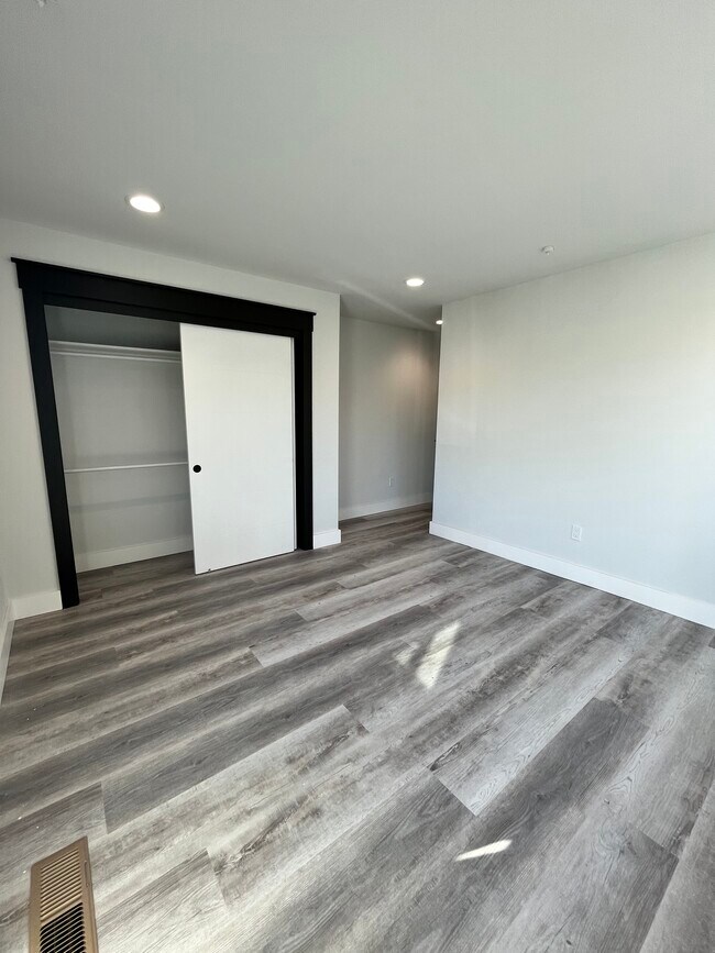 Foto del edificio - 201 Rose Ct