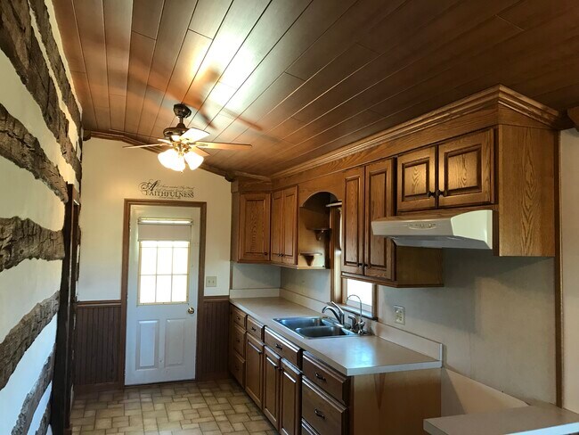 Foto del edificio - 470 Weavertown Rd