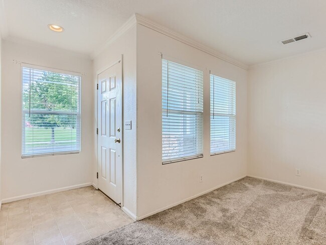 Foto del edificio - Amazing 2BR, 3BTH w/Garage in First Creek