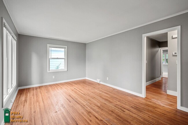 Building Photo - 3 Bedroom Home **Half Off October's Rent w...