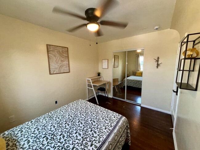 Foto del edificio - 9701 S Hoover St