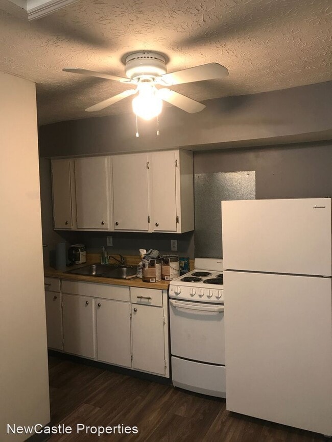 Building Photo - Studio, 1 bath House - 52 1/2 E Columbus St