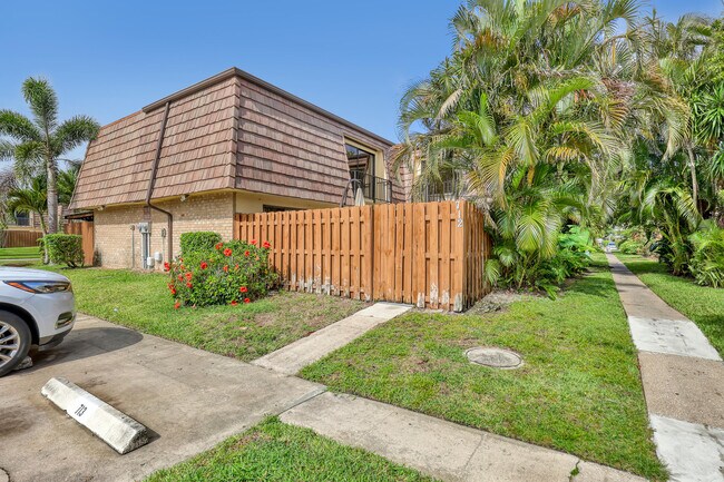 Building Photo - 712 Springdale Cir