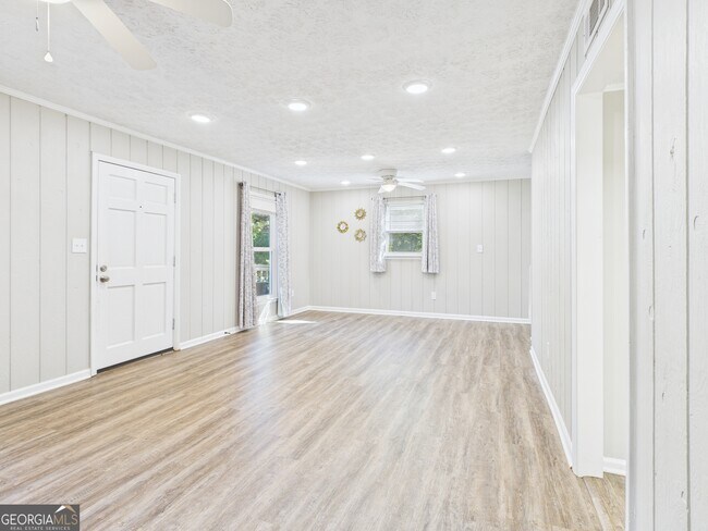 Foto del edificio - 1030 Elder Heights Dr