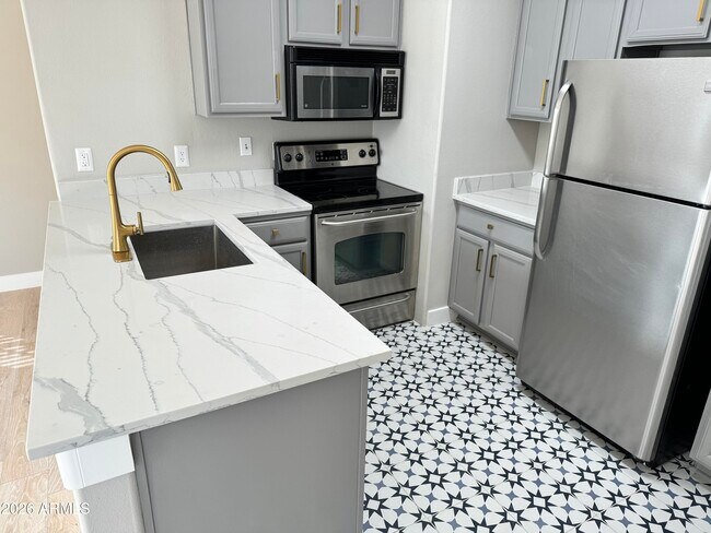 Foto del edificio - 2134 E Broadway Rd