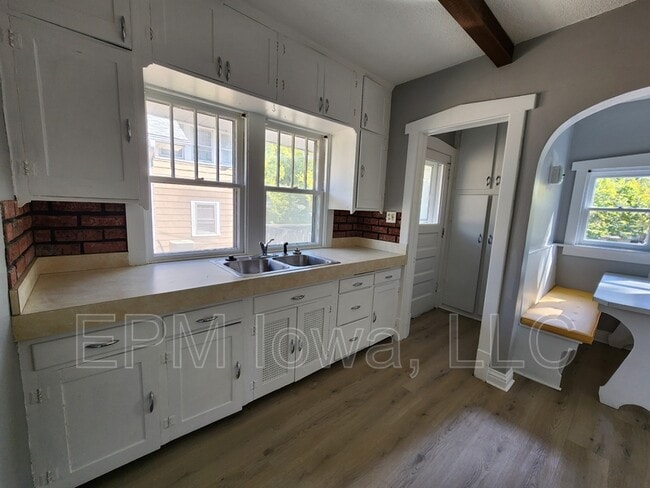 Building Photo - 929 Kern St